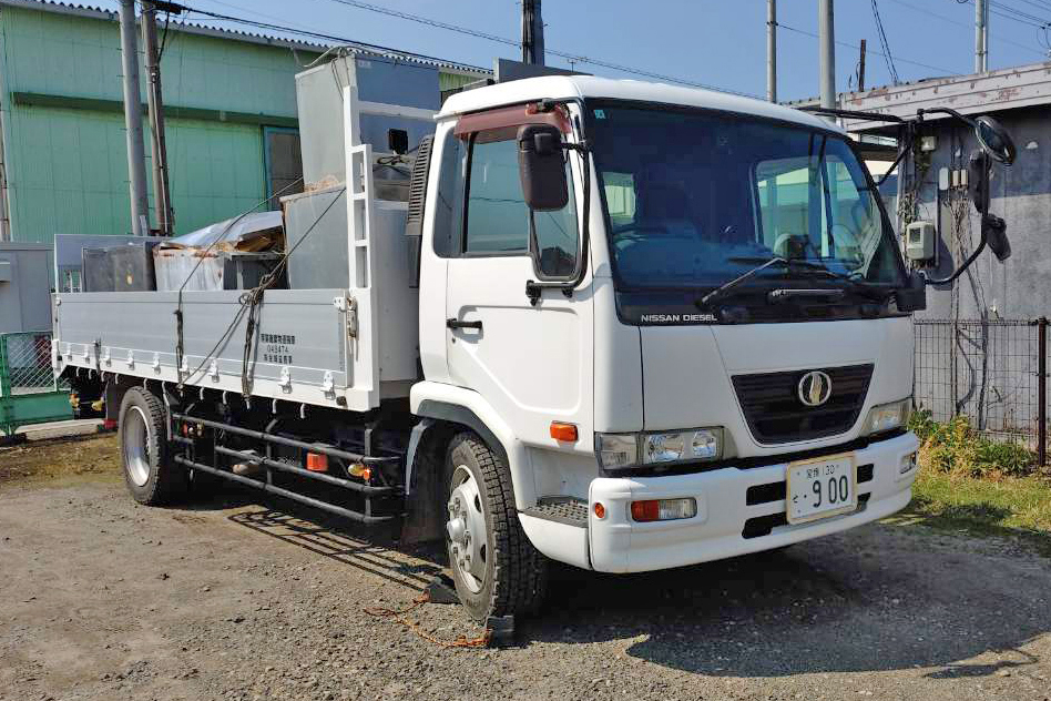 平ボディ車